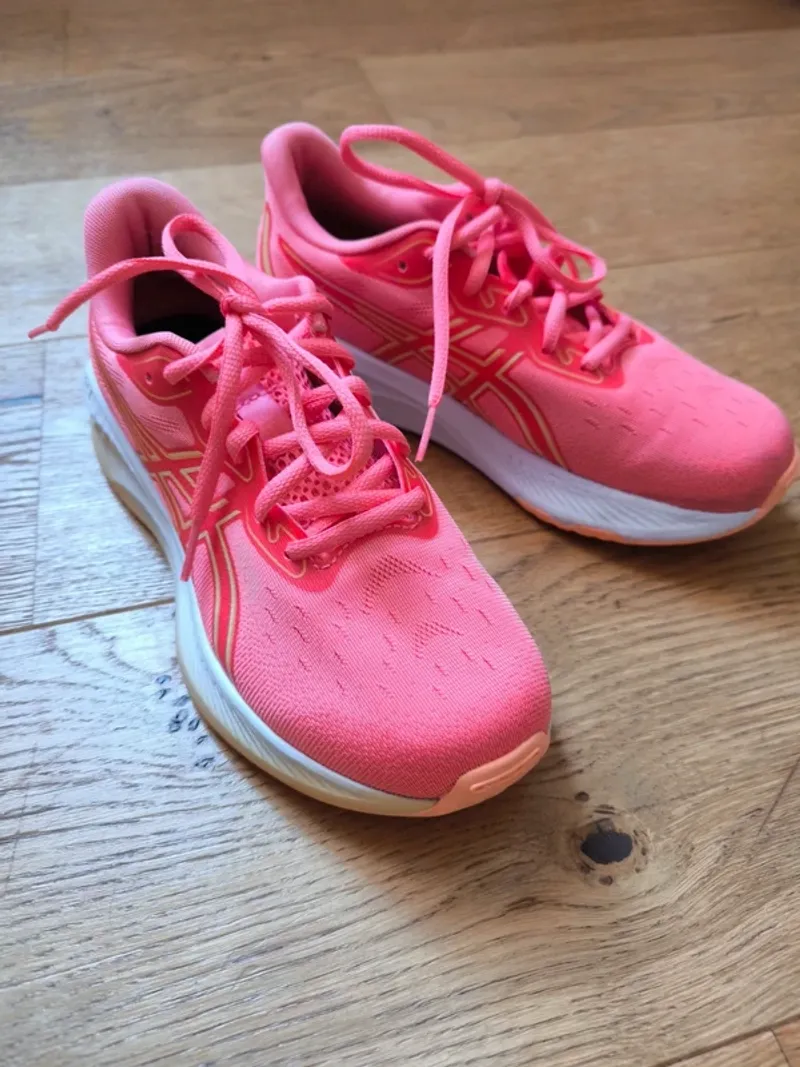 Used Asics Gel-Cumulus 26 GS Running Shoes