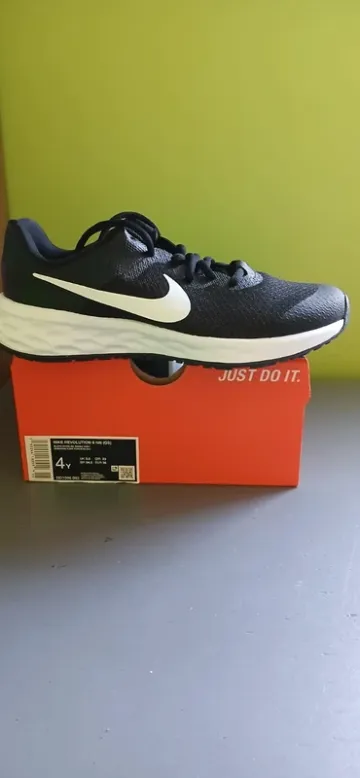 Nike Revolution 6 NN Running Shoes usato