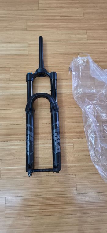 Fox 38 Performance Fork 2025 bike d'occasion — image 1 sur 4