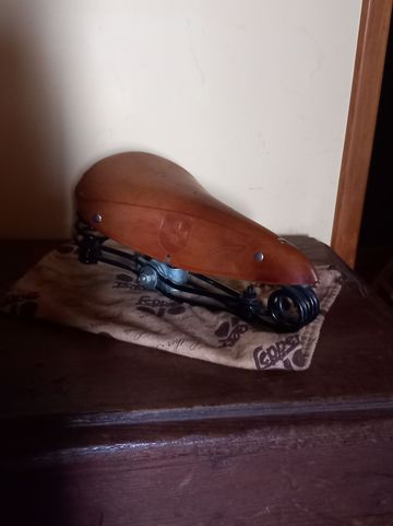 Używany Altro Sella in cuoio Esercito Svizzero Saddles & Seatposts