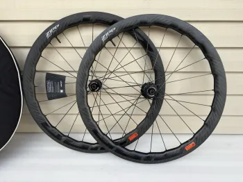 Used Zipp 353 NSW Carbon Tubeless Disc Wheelset bike