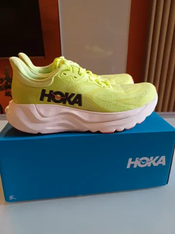 Used Hoka Arahi 8 Running Shoes