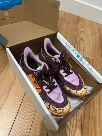 Hoka Speedgoat 6 bike usato — immagine 3 di 8