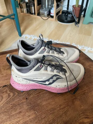 Used Saucony 13 ST Running Shoes
