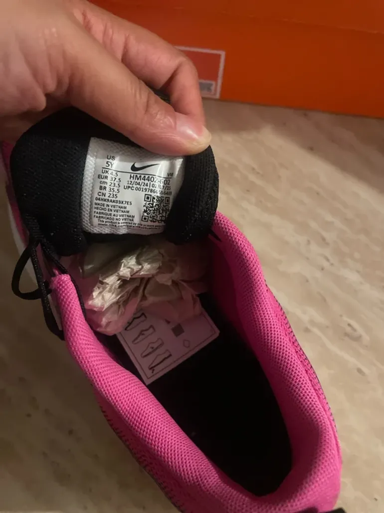 Used Nike Sneakers bike — image 4 of 6