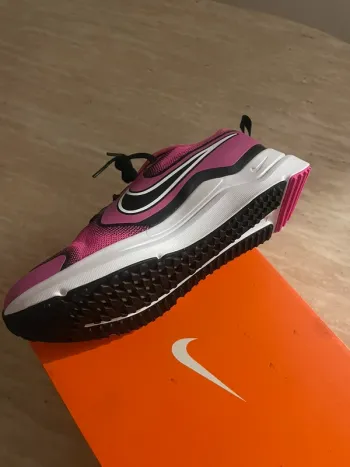 Used Nike Sneakers bike — image 3 of 6