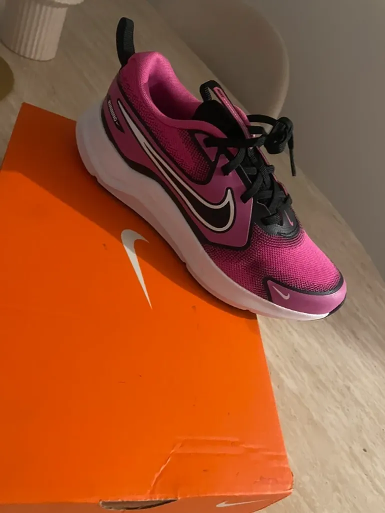 Used Nike Sneakers bike — image 2 of 6