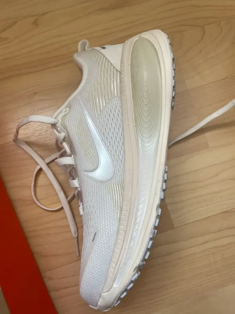 Used Nike Vomero 18 bike — image 5 of 9