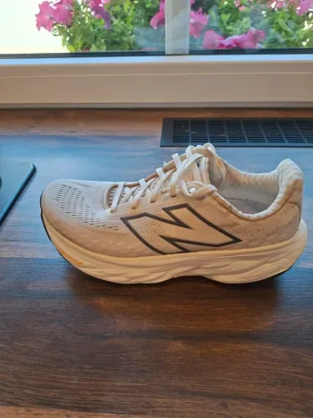 New Balance Fresh Foam x1080 v14 bike usato — immagine 1 di 7
