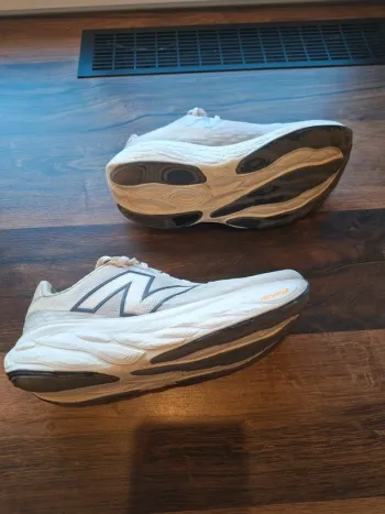 New Balance Fresh Foam x1080 v14 bike usato — immagine 4 di 7