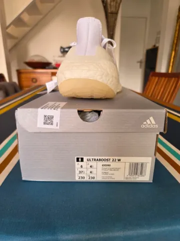 Used Adidas Ultraboost 22 bike — image 4 of 10