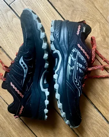 Saucony Trail Gore-Tex Shoes bike usato — immagine 2 di 9
