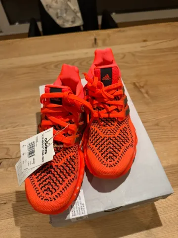 Gebrauchtes Orange Ultraboost DNA Web J Running Shoes