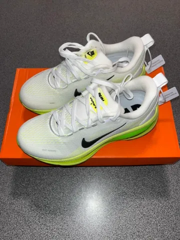 Gebrauchtes Nike Vomero 18 Running Shoes