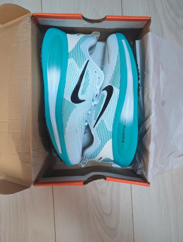 Nike Vomero 18 bike d'occasion — image 3 sur 9