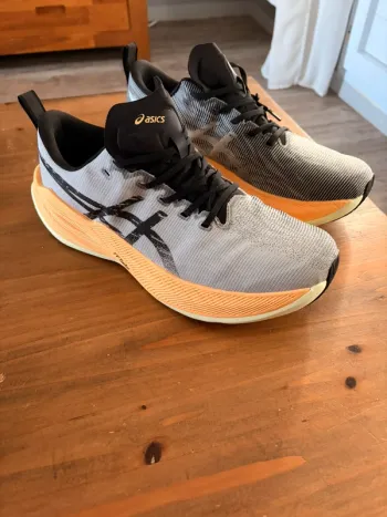 Used Asics Running Shoes bike — image 1 of 4