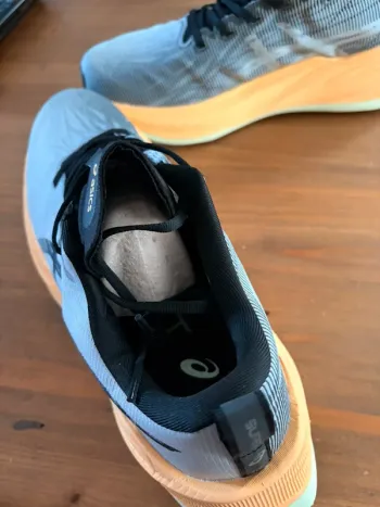 Used Asics Running Shoes bike — image 4 of 4
