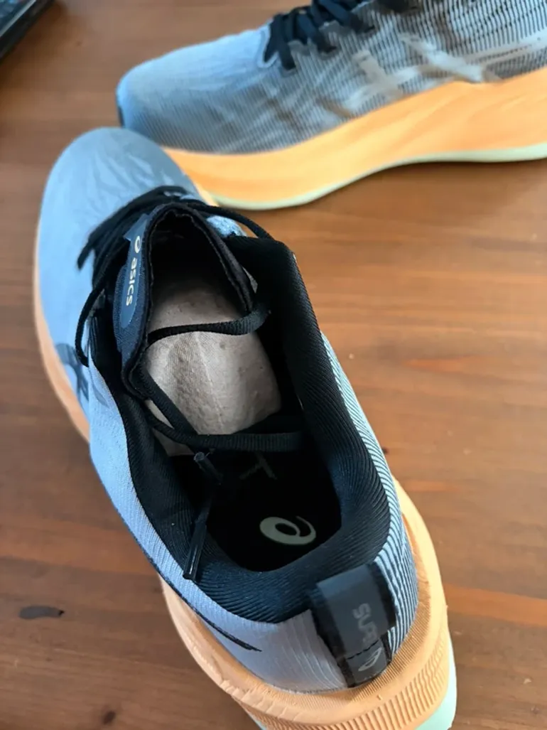 Used Asics Running Shoes bike — image 4 of 4