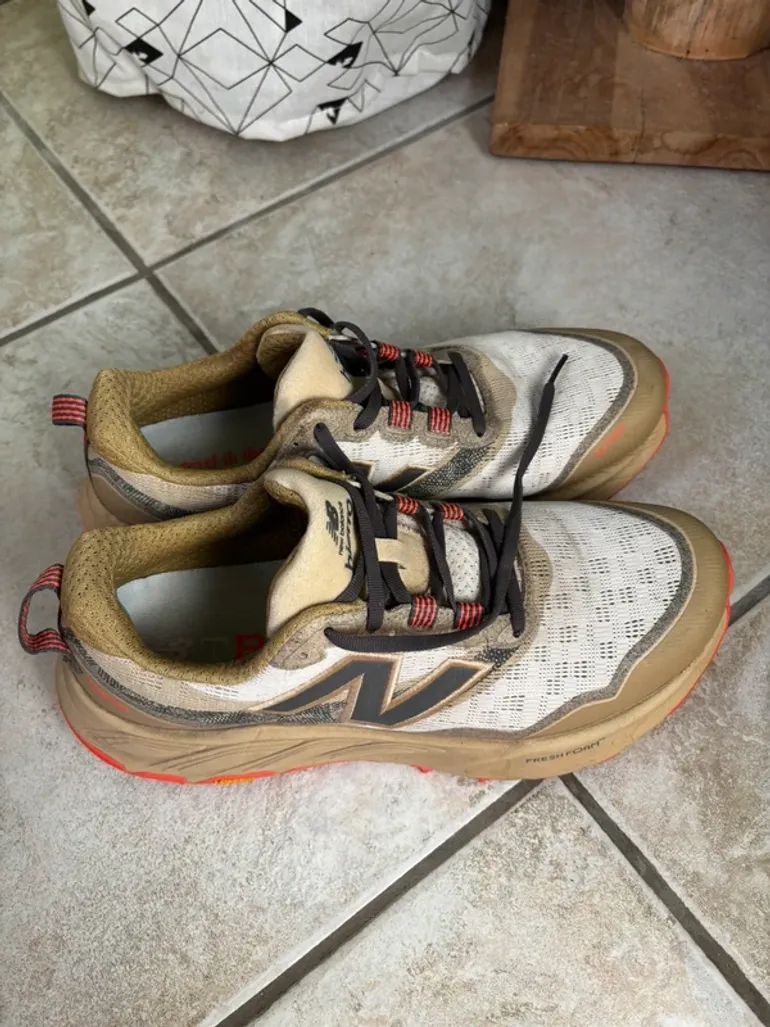 Używany New Balance Hierro v9 bike — zdjęcie 2 z 6