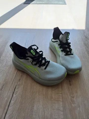 Gebrauchtes Asics Gel Nimbus 28 Running Shoes