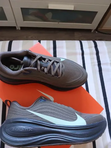 Nike Vomero+ Running Shoes d'occasion