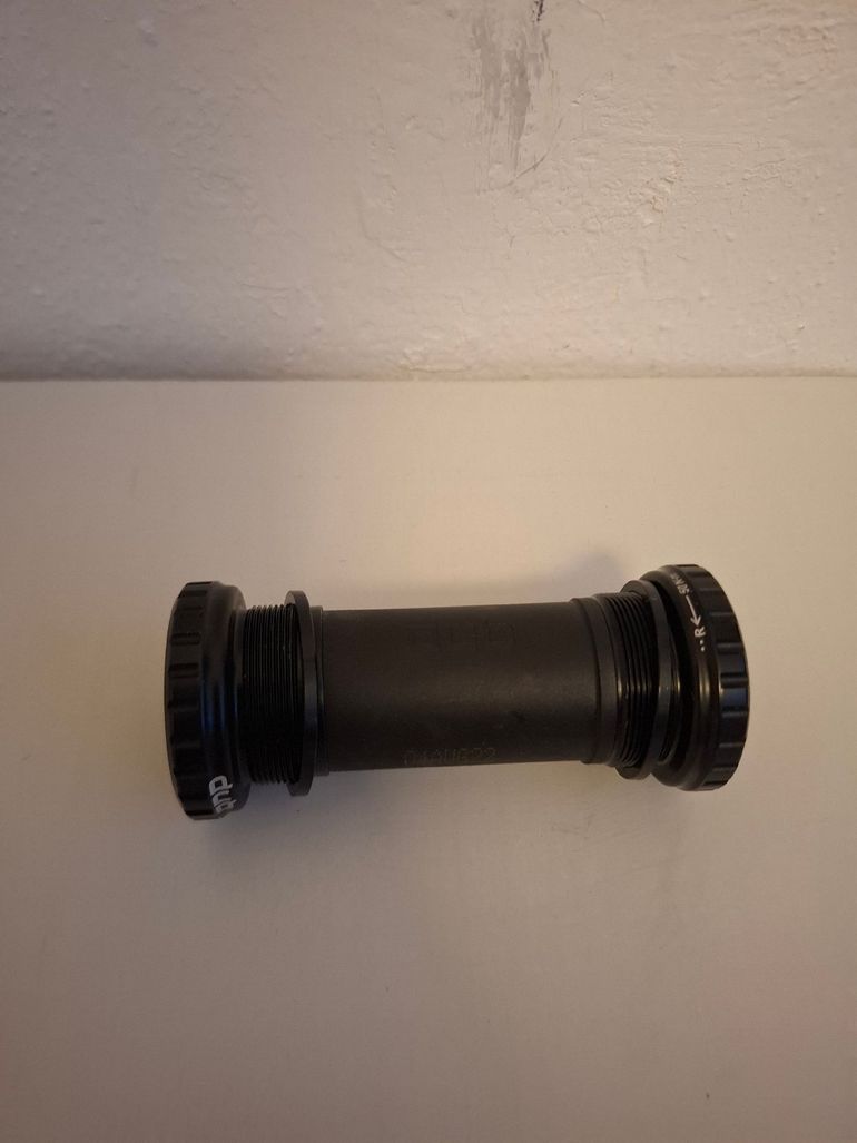 Used Sram Dub BSA 83 DH 2026 bike — image 2 of 2