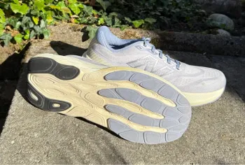 New Balance Laufschuhe bike usato — immagine 3 di 4