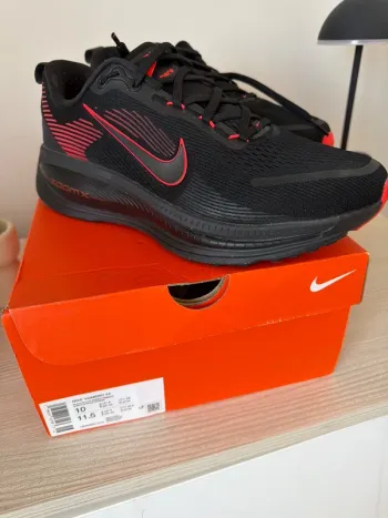 Nike Vomero 18 bike usato — immagine 1 di 3