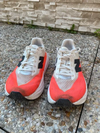 New Balance FuelCell Rebel bike usato — immagine 2 di 4