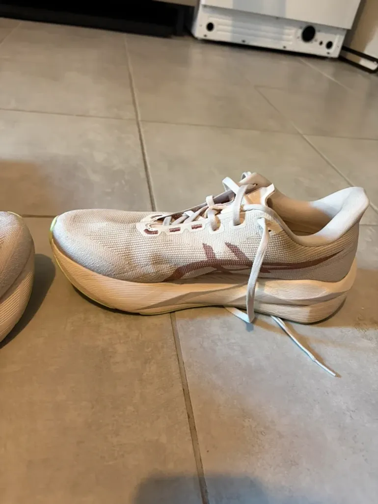 Tweedehands Asics Novablast 6 bike — afbeelding 4 van 5