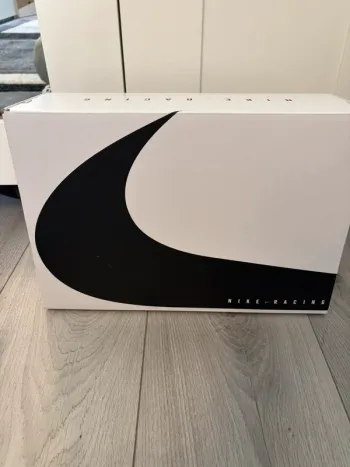 Lauf Vaporfly 4 bike usato — immagine 9 di 11