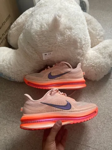 Pegasus Premium Running Shoes usato