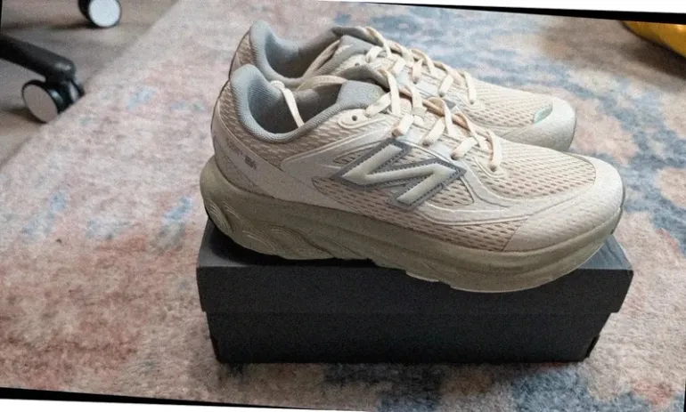 New Balance Fresh Foam bike usato — immagine 2 di 9