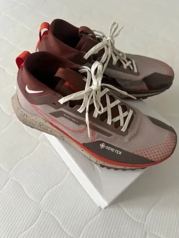 Used Pegasus Trail 4 Gore-Tex Running Shoes