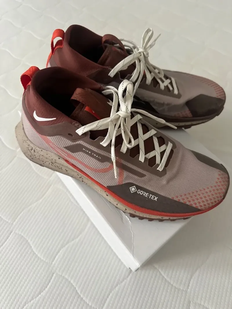Used Pegasus Trail 4 Gore-Tex Running Shoes