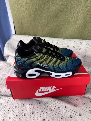 Nike Air Max Plus TN Running Shoes usato
