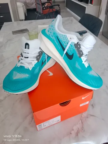 Nike Vomero 17 Running Shoes usato