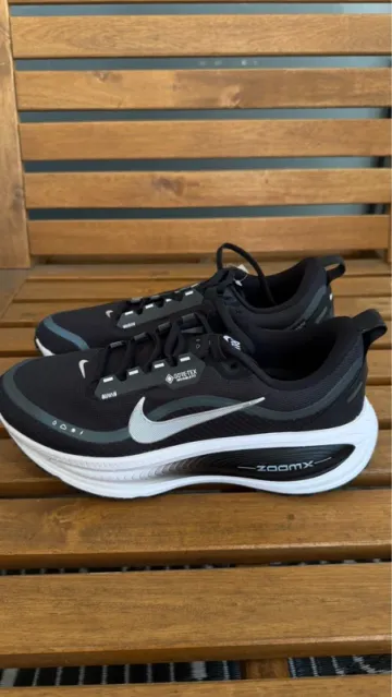 Nike Vomero 18 Running Shoes usato