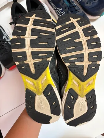 Decathlon Lotto di 4 paia di scarpe sportive da running e fitness bike usato — immagine 14 di 15