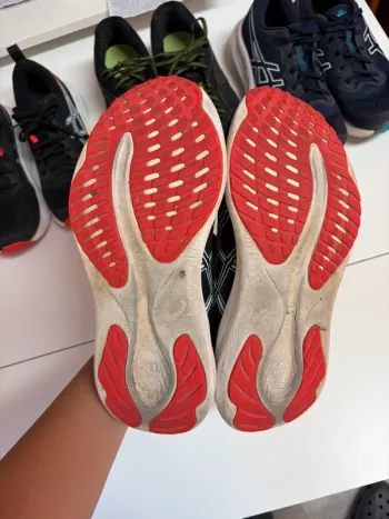 Decathlon Lotto di 4 paia di scarpe sportive da running e fitness bike usato — immagine 8 di 15