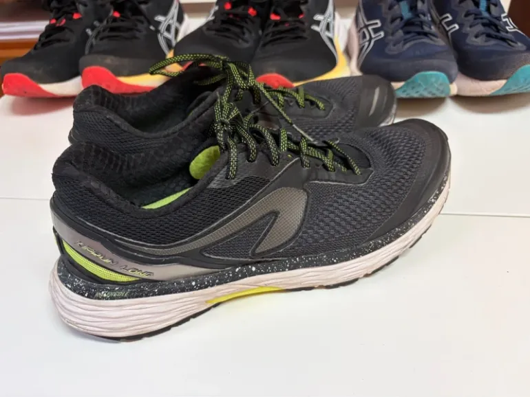 Decathlon Lotto di 4 paia di scarpe sportive da running e fitness bike usato — immagine 10 di 15