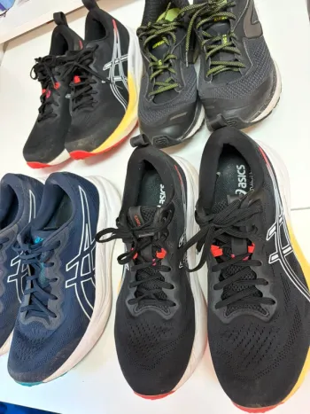 Decathlon Lotto di 4 paia di scarpe sportive da running e fitness bike usato — immagine 13 di 15