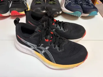 Decathlon Lotto di 4 paia di scarpe sportive da running e fitness bike usato — immagine 6 di 15
