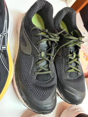Decathlon Lotto di 4 paia di scarpe sportive da running e fitness bike usato — immagine 15 di 15