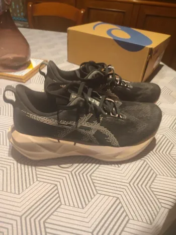 Tweedehands Asics Novablast 5 bike — afbeelding 3 van 8