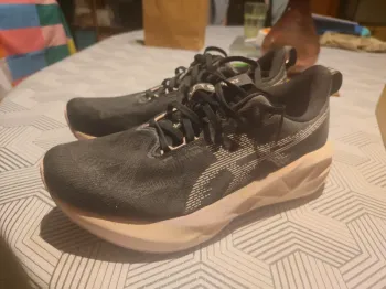 Tweedehands Asics Novablast 5 bike — afbeelding 2 van 8