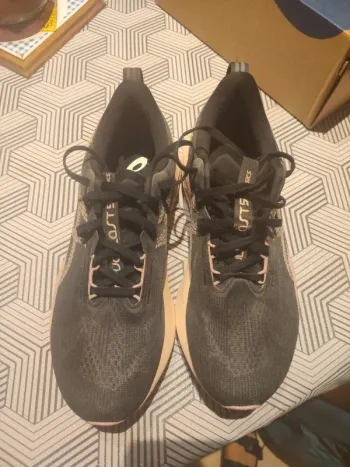 Tweedehands Asics Novablast 5 bike — afbeelding 4 van 8