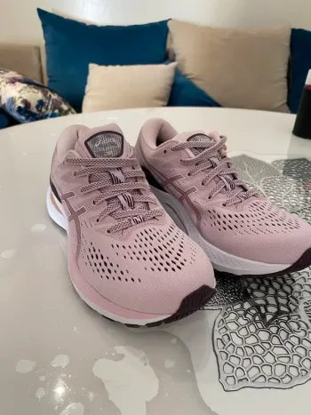Tweedehands Asics Gel-Kayano 28 bike — afbeelding 1 van 4