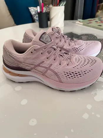 Tweedehands Asics Gel-Kayano 28 bike — afbeelding 2 van 4