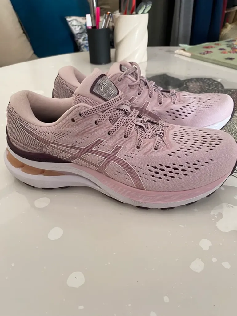 Tweedehands Asics Gel-Kayano 28 bike — afbeelding 2 van 4